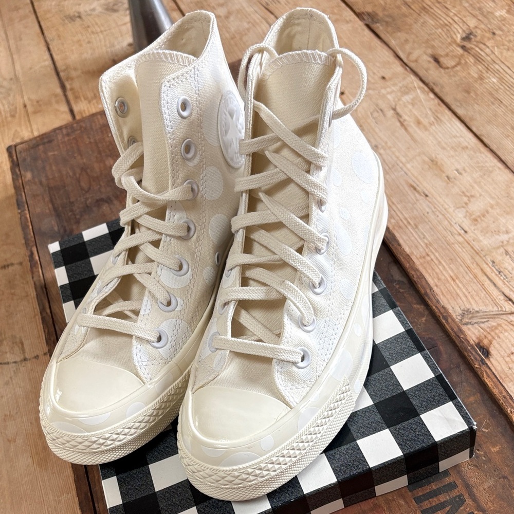 High-Top Cream Sneakers - Picture 3 of 5